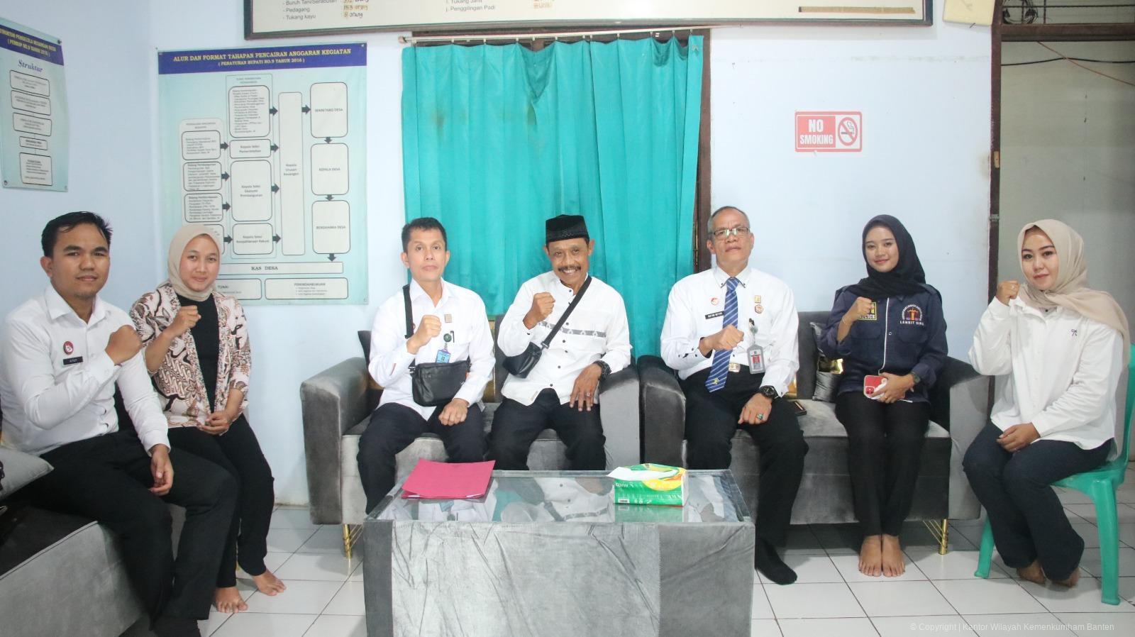 Kakanwil Kemenkum Banten Tinjau Posbankum Desa Cimangeunteung, Dorong Optimalisasi Layanan Jelang Peresmian Nasional