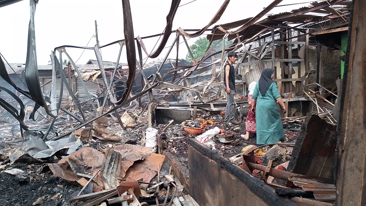 Rugi Ratusan Juta Usai Kebakaran, Pedagang Pasar Labuan Tagih Tanggung Jawab